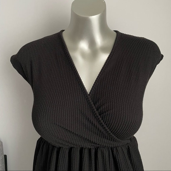 Caution to the Wind Women’s Dress - Picture 2 of 6